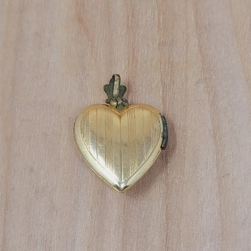 Mother of Pearl US Army Air Corp WW2 Heart Locket Pendant Gold Fill Sterling Sil